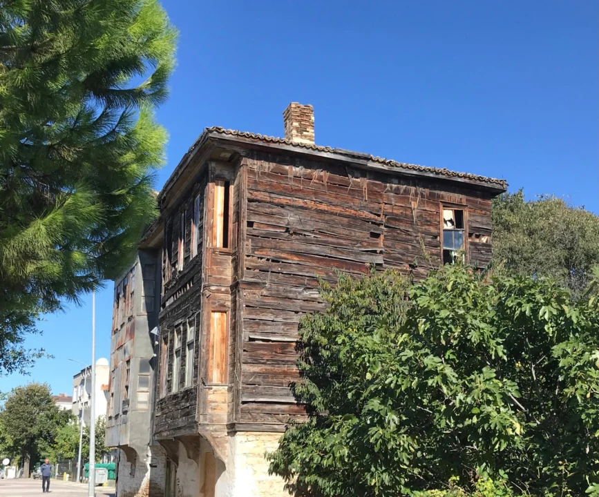 Sinop’ta Gerzeli’ler Tarihi Ahşap Evlerinin Terkedilmişliğine Yanıyor