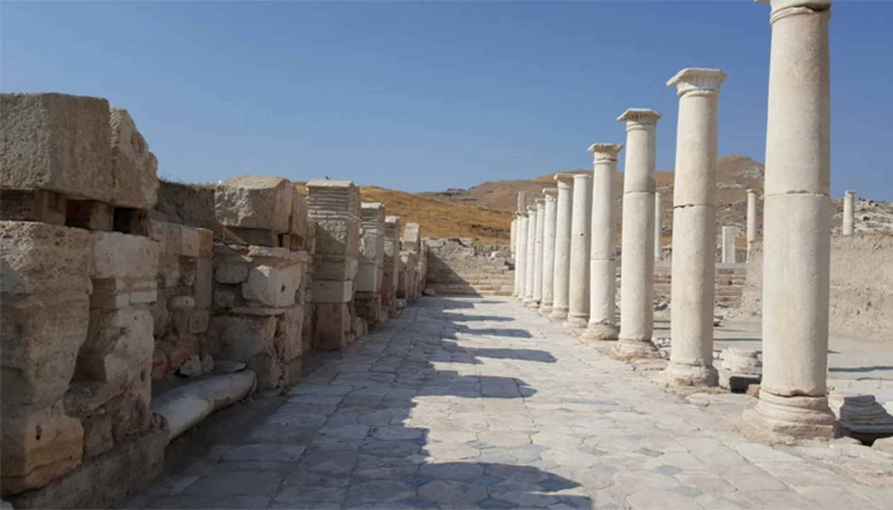Üç Bölgenin Kesiştiği Kadim Şehir: Tripolis Antik Kenti